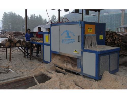 中国地板著名企业-湖北山山林业集团有限公司-使用正启机械厂的300型原木多片锯-加工现场2